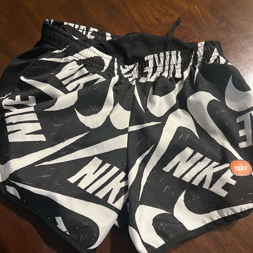 Kids Nike shorts sz M used